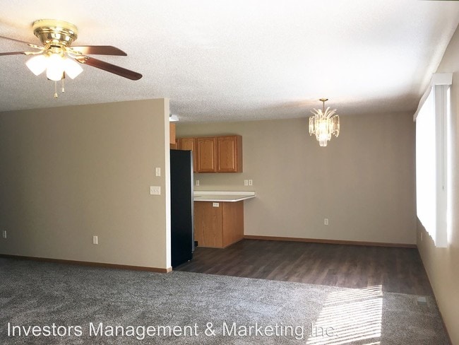 Building Photo - 4007 S Bay Dr SE