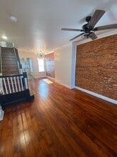 Building Photo - 307 1/2 Coral St