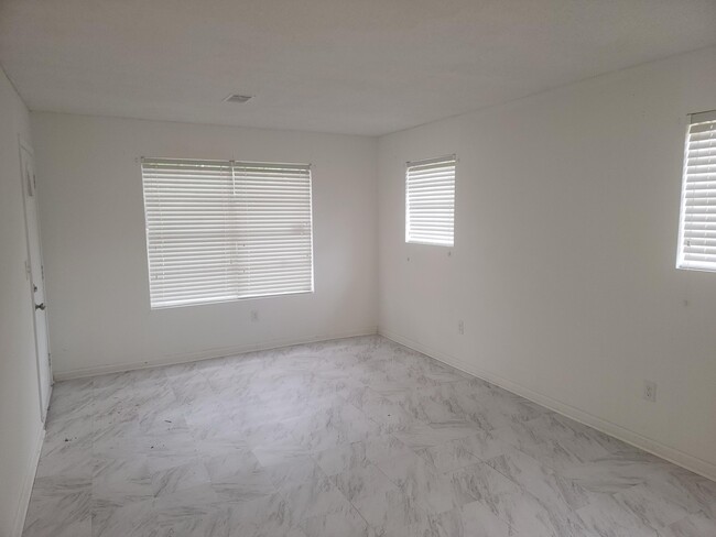 Building Photo - 2815 Nighthawk Dr