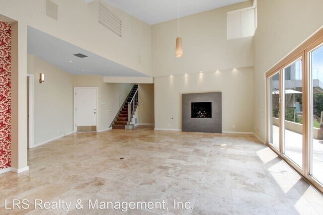 Building Photo - 2 br, 2.5 bath House - 8326 Grand View Dr.