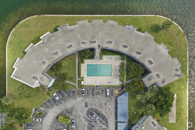 Building Photo - Biscayne Sea Club