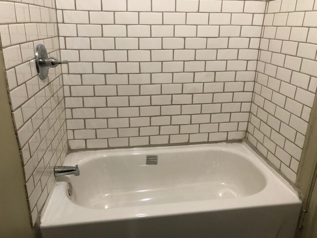 subway tile bathtub - 5848 W Superior St