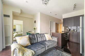 Building Photo - 14 York St