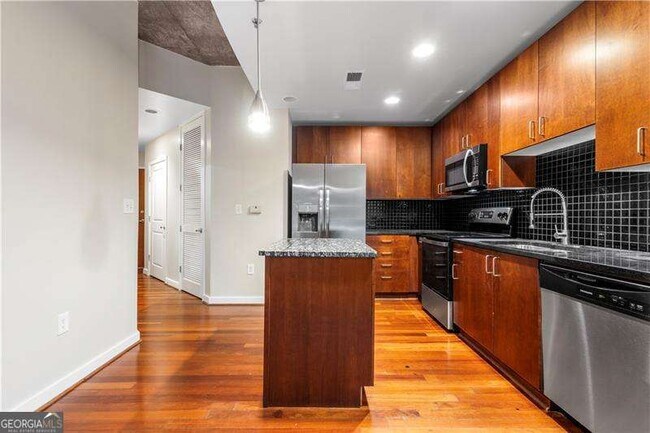 Building Photo - 250 Pharr Rd NE