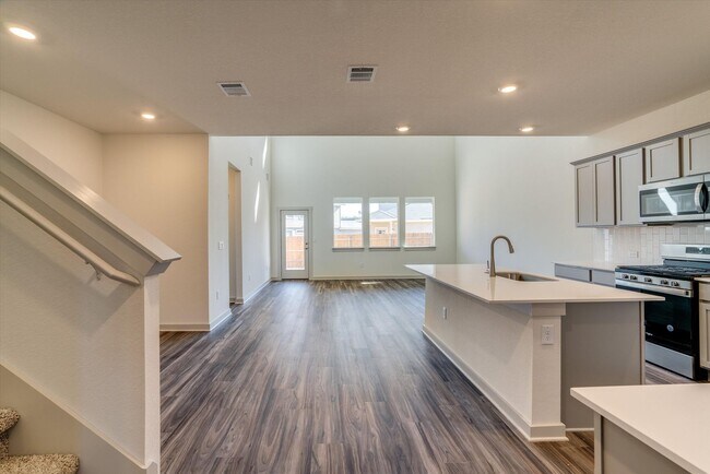 Building Photo - 200 Cupreata Ln