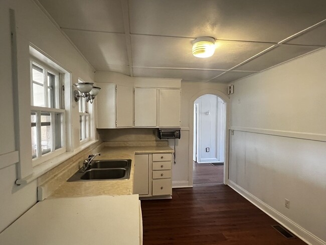 Building Photo - 31 Perkins St