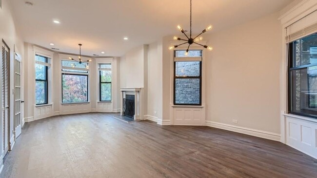 Building Photo - 3 bedroom in Chicago IL 60613