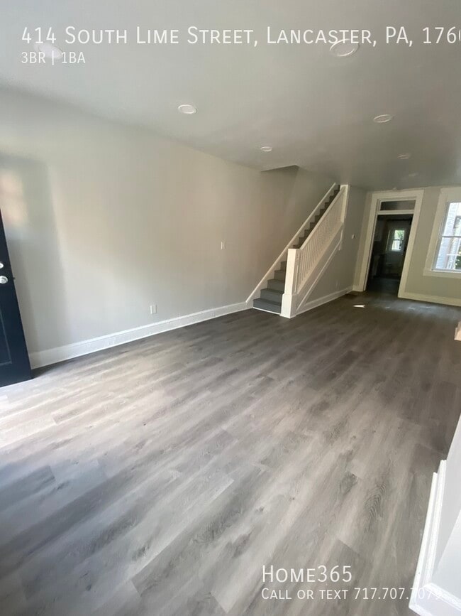 Building Photo - Renovated 3 Bedroom, 2 Bath Townhouse Clos...