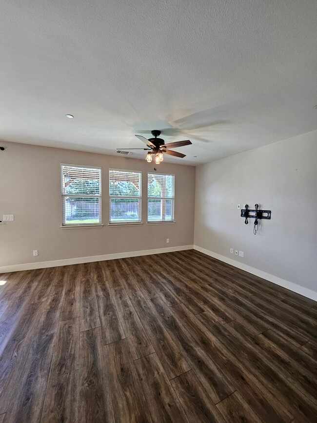 Foto del edificio - Beautiful 3 bd 2 bath Live Oak home with s...