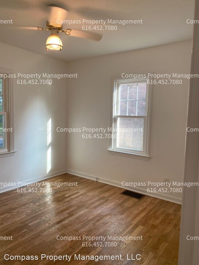 Building Photo - 3 br, 1 bath House - 2236 Foster Ave NE