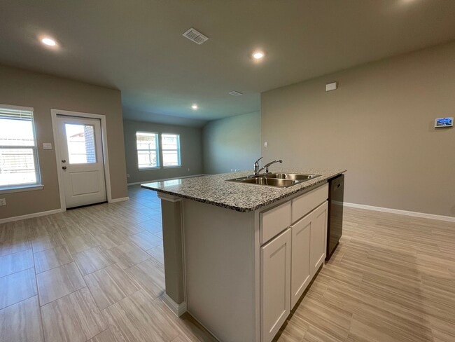 Foto del edificio - AVAILABLE NOW 4 BEDROOM 2 BATH NEW CONSTRU...