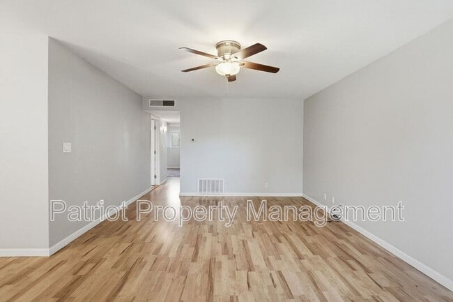 Building Photo - 1702 W Tuckey Ln