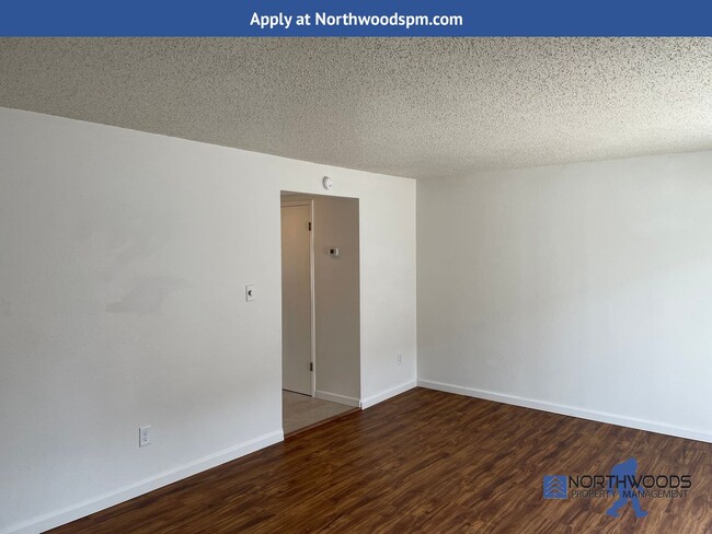 Building Photo - Newly Renovated 2 Bedroom 1.5 Bathroom Dup...