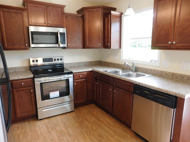 Building Photo - 302 Saratoga Ln