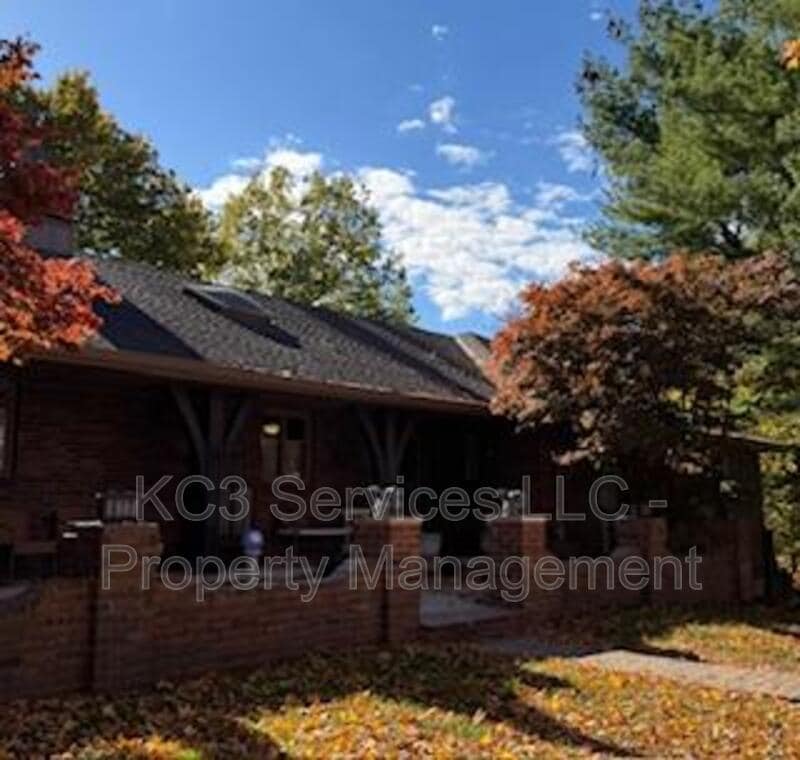 Foto principal - 615 E 101st Terrace