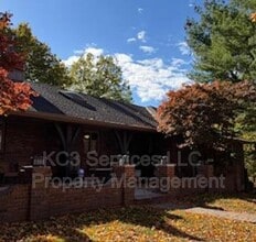 Building Photo - 615 E 101st Terrace