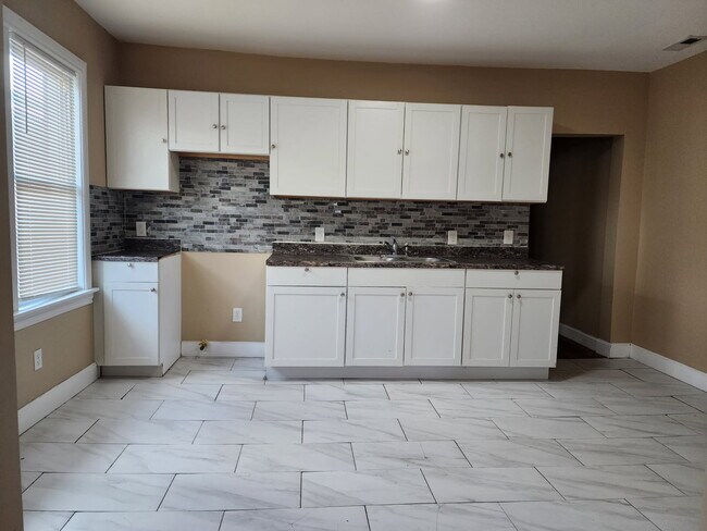 Foto del edificio - 2490 Woodmere St