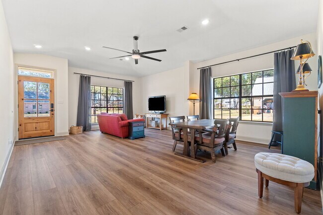 Building Photo - 3244 Cobblestone Dr