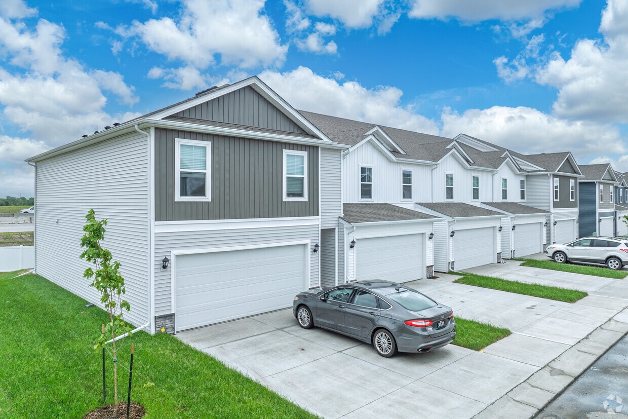 Primary Photo - Brixin Townhomes at Kimberley Crossing