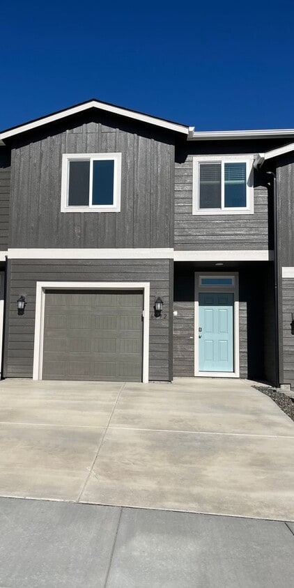 Foto principal - Brand New Townhome!