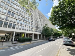 Building Photo - 1401 E 55th St