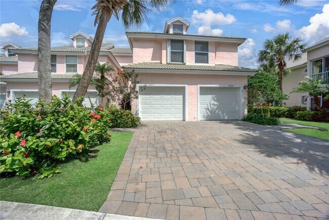 Building Photo - 3007 Fairway Dr N