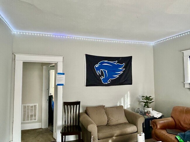 Foto del edificio - 5 Bedrooms for 2026-27 School Year