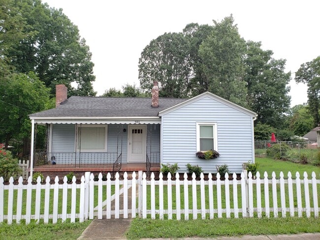 Building Photo - Well Kept Bungalow in Downtown Mebane!