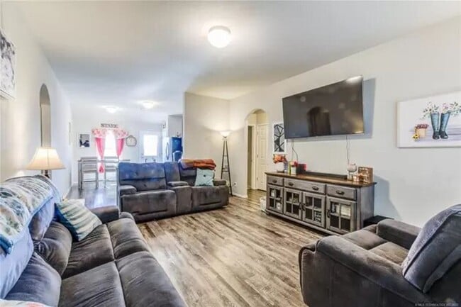 Building Photo - 3 Bed | 2 Bath | Broken Arrow