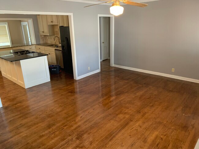Foto del edificio - 3025 Bigham Blvd