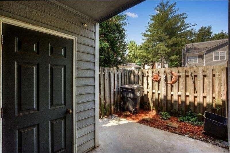 Foto principal - 1015 Rock Creek Ln