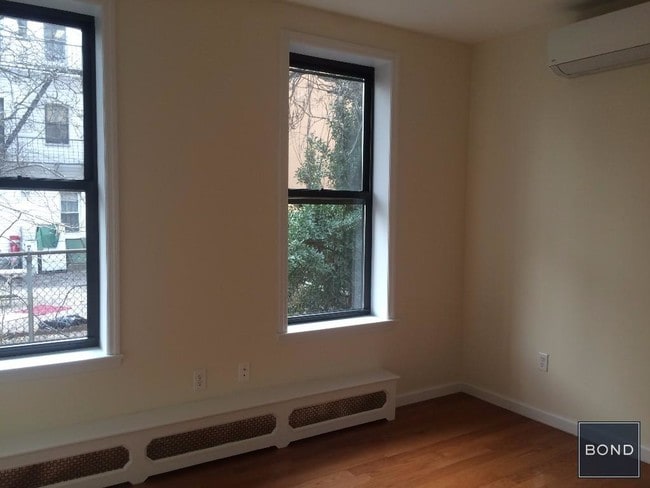 Foto del edificio - 160 Dupont St