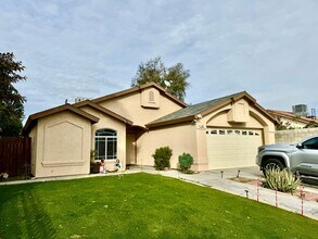 Building Photo - 409 Manzanita Dr