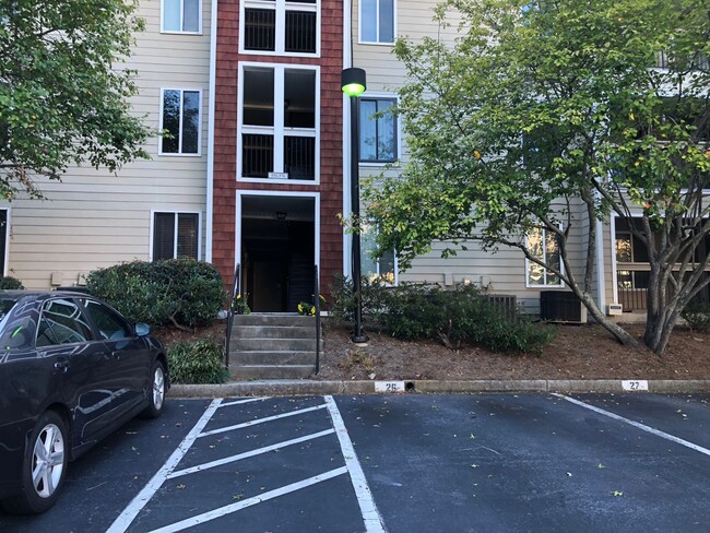 Foto del edificio - Ground Floor Condo Near Emory, CDC & Decatur