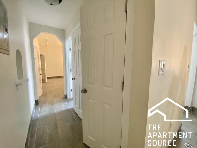 Photo - 3148 S Harlem Ave (Riverside, IL) Apartment