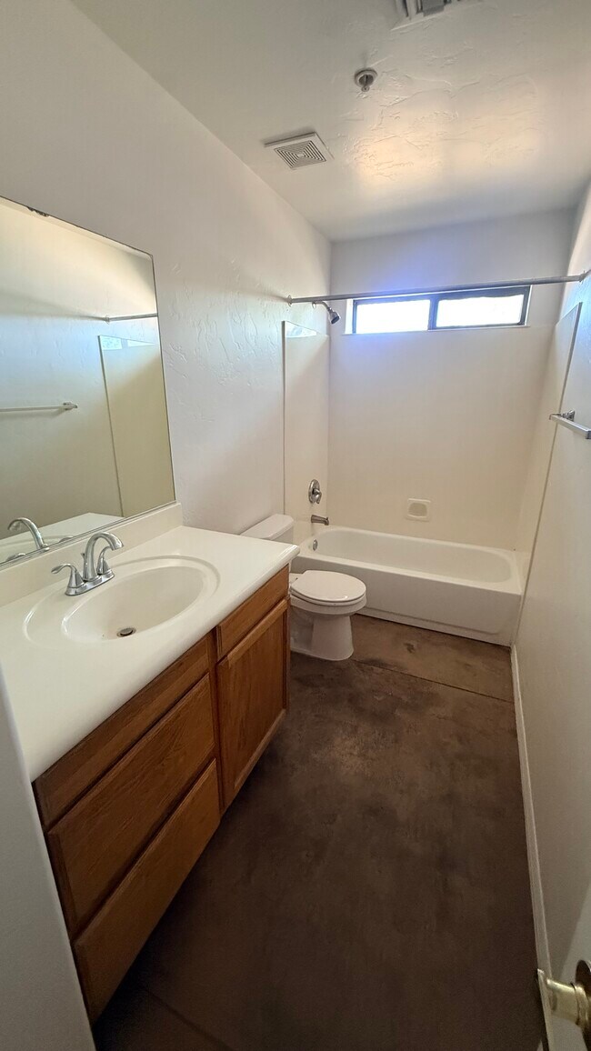 Foto del edificio - 5636 E 26th St