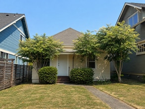 Building Photo - 2110 6th Ave W