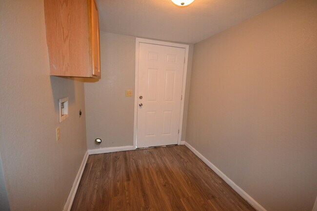 Foto del edificio - 2037 N Jefferson Ave