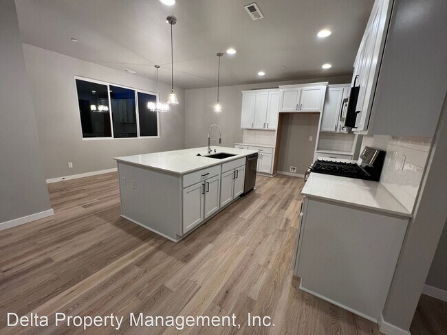 Foto del edificio - 5 br, 3.5 bath House - 8729 69TH PL NE