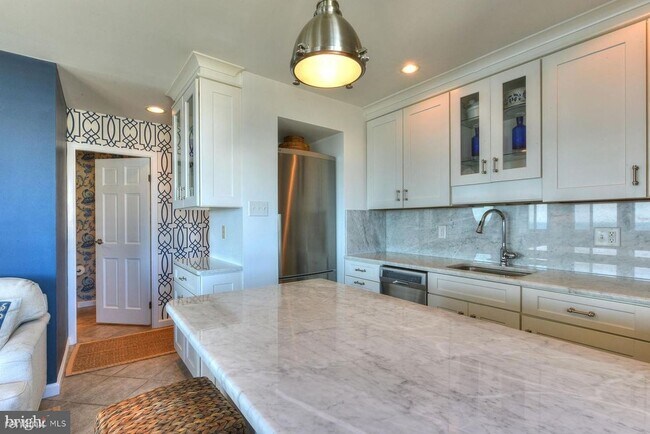 Foto del edificio - 1 br, 1 bath Condo - 1 Virginia Ave Unit 705