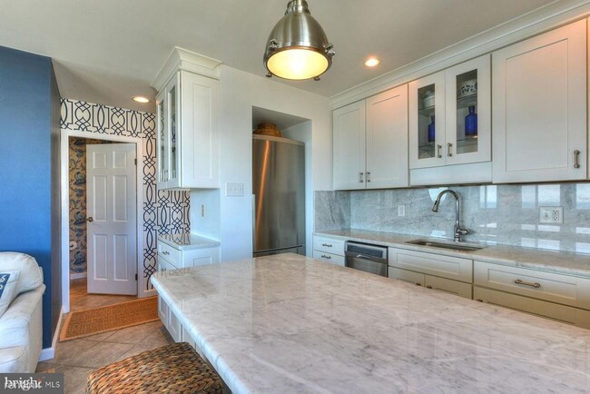 Building Photo - 1 br, 1 bath Condo - 1 Virginia Ave Unit 705