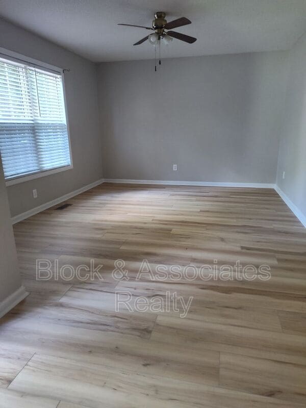 Foto del edificio - 1228 Winslow Ave