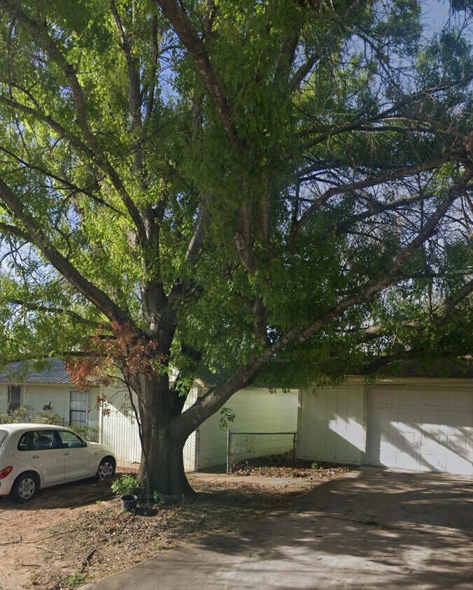 Foto principal - 600 Lakeshore Dr