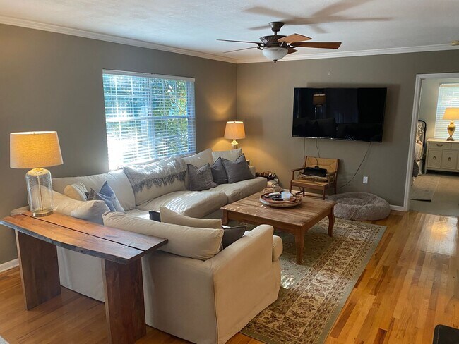 Building Photo - Charming Midtown 3 BR 2 BA Single Family H...