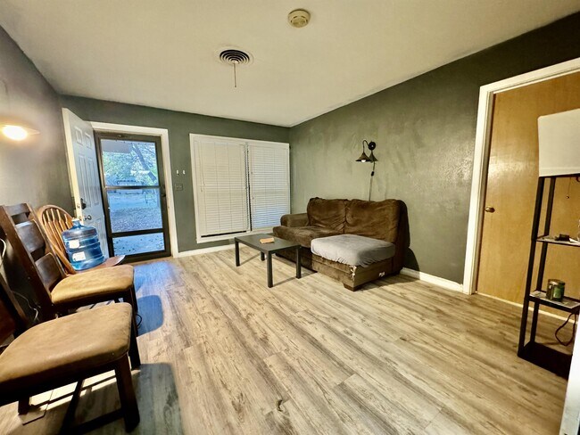 Foto del edificio - 4419 Call Field Rd