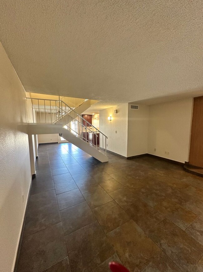 Building Photo - Stunning & Spacious 2 BR / 2.5 BA Townhome – Move-In Ready!
