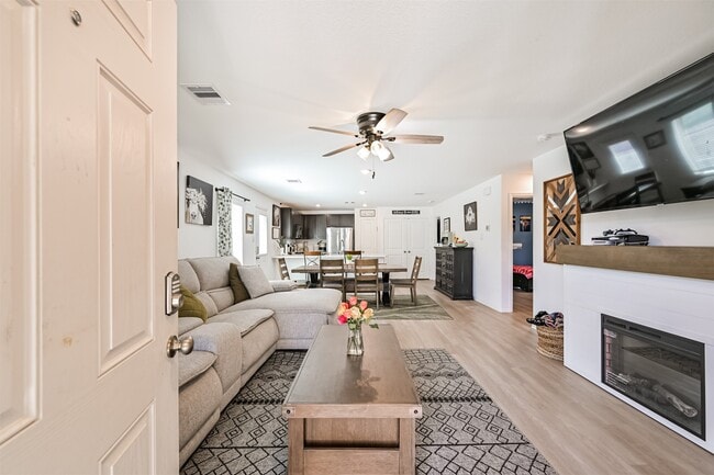 Foto del edificio - 138 Austin Rd