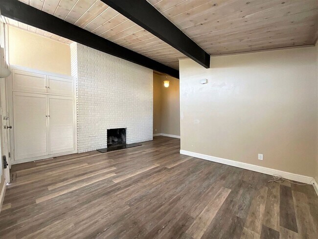 Foto del edificio - 19779-19781 Stanton Avenue