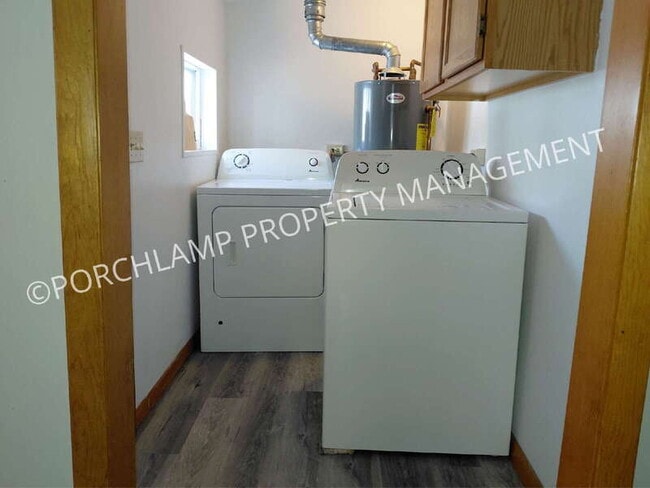 Building Photo - 2050 Letart Ave