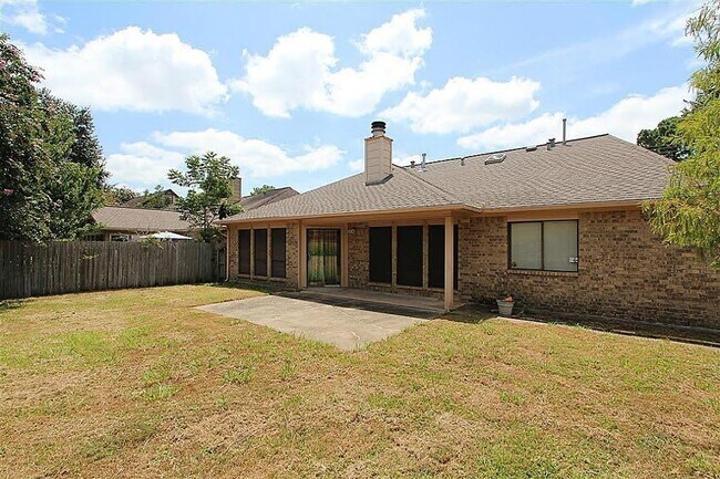Building Photo - 16435 Dunmoor Dr